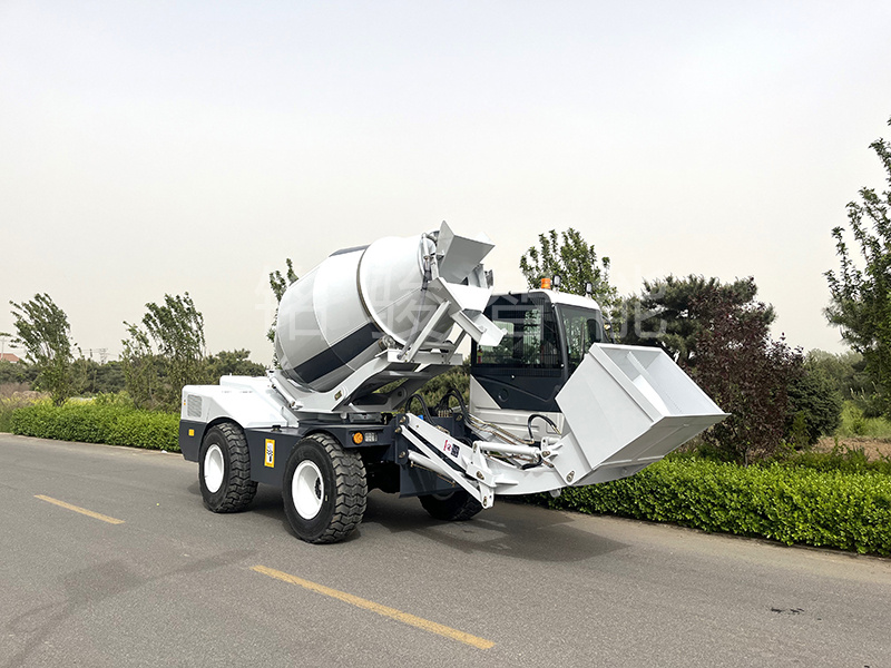 自上料搅拌车3200