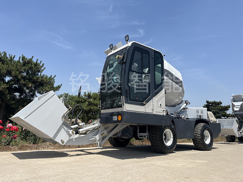 自上料搅拌车3000